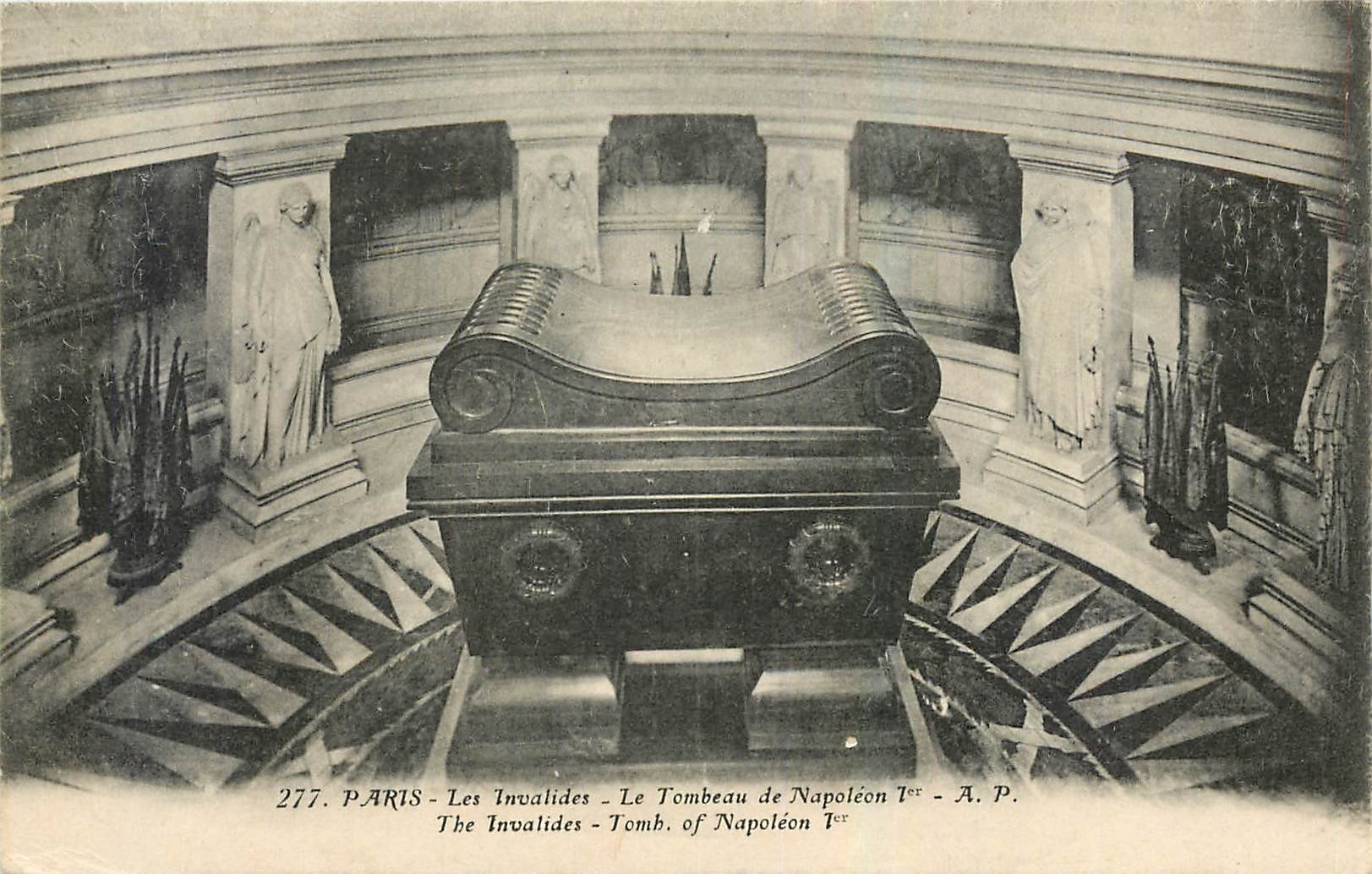 CPA Paris Les Invalides Le Tombeau de Napoleon I 