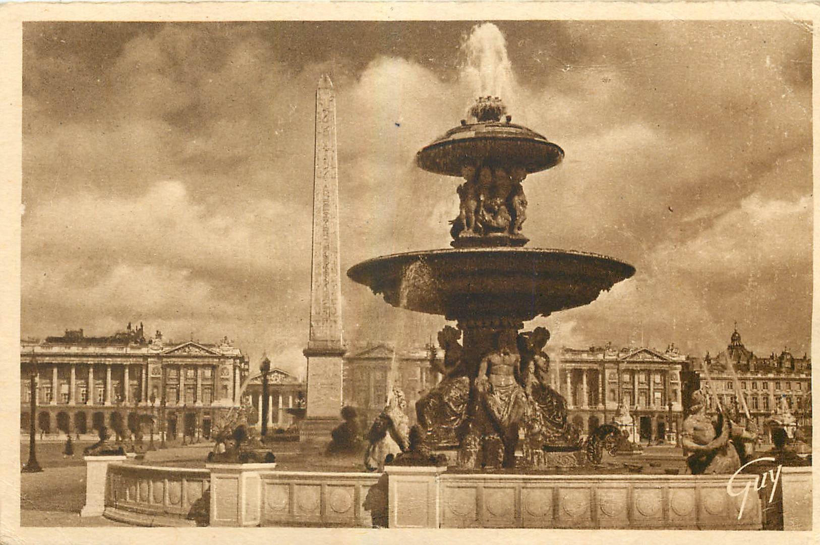 CPA Paris et ses Merveilles Place de la Concorde l'une des fontaines et l'Obelisque 