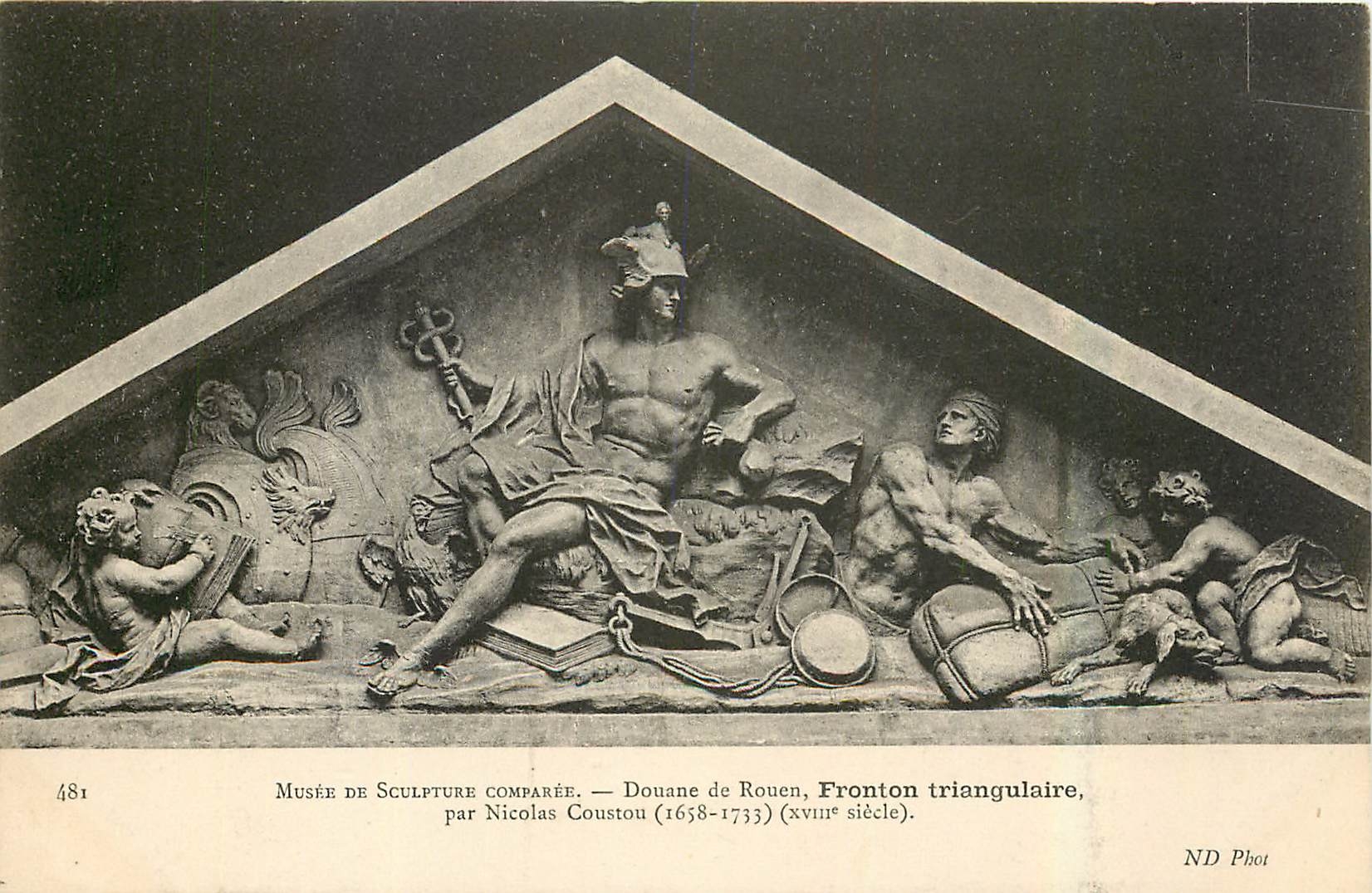 CPA Musee de Sculpture comparee Douane de Rouen Fronton triangulaire 