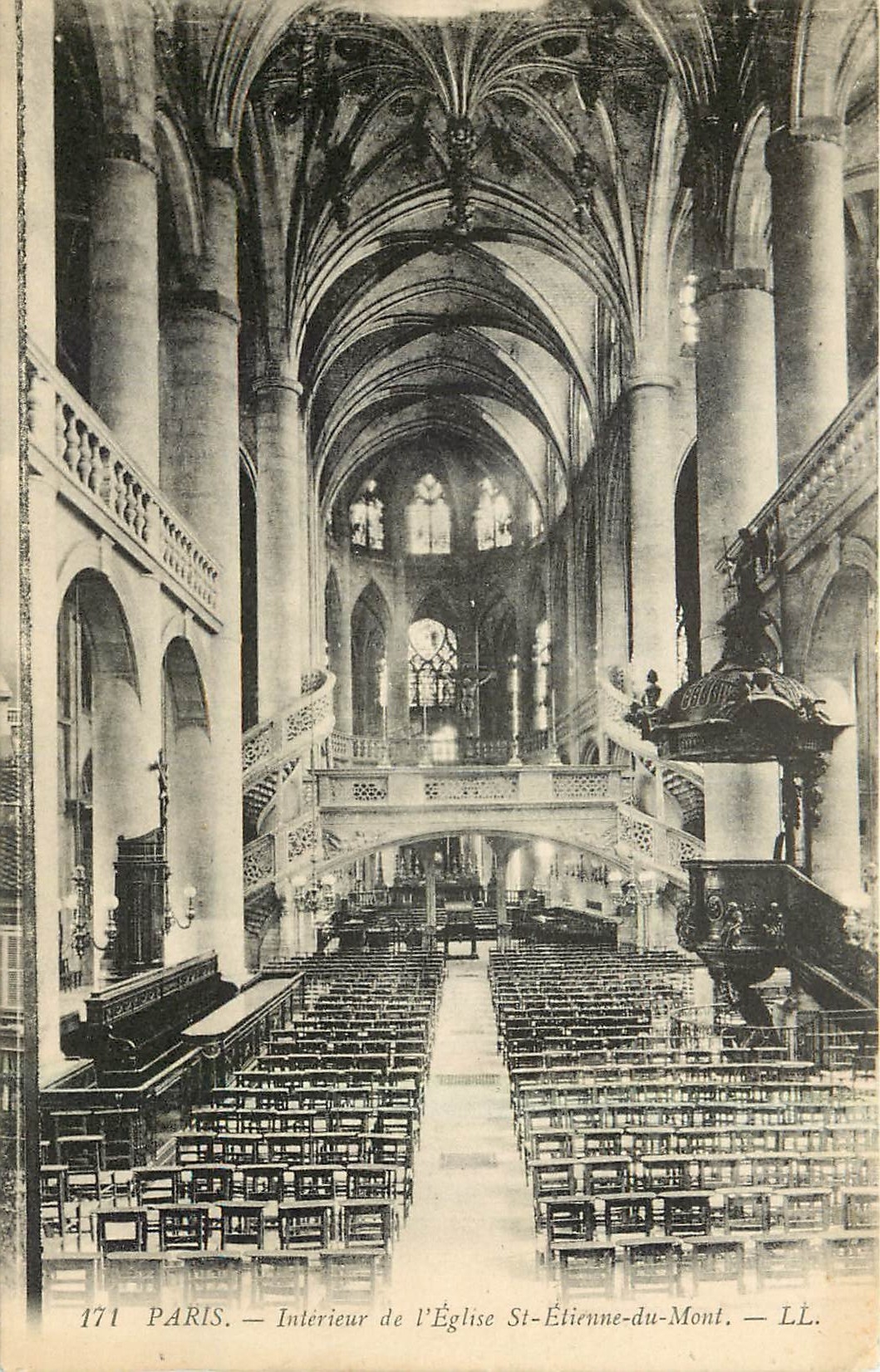 CPA Paris Interieur de l'Eglise St Etienne du Mont 