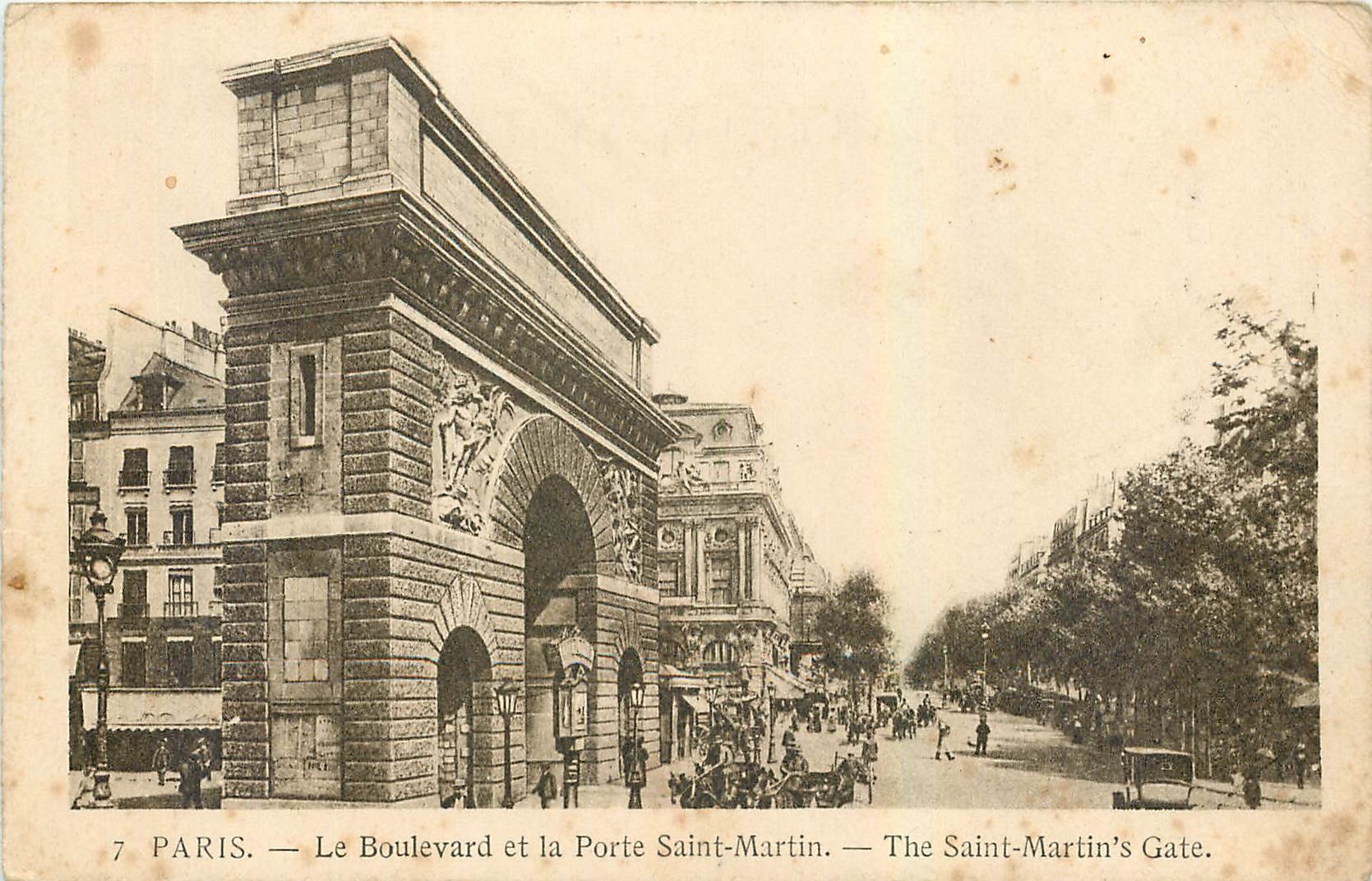CPA Paris Le Boulevard et la Porte Saint Martin 