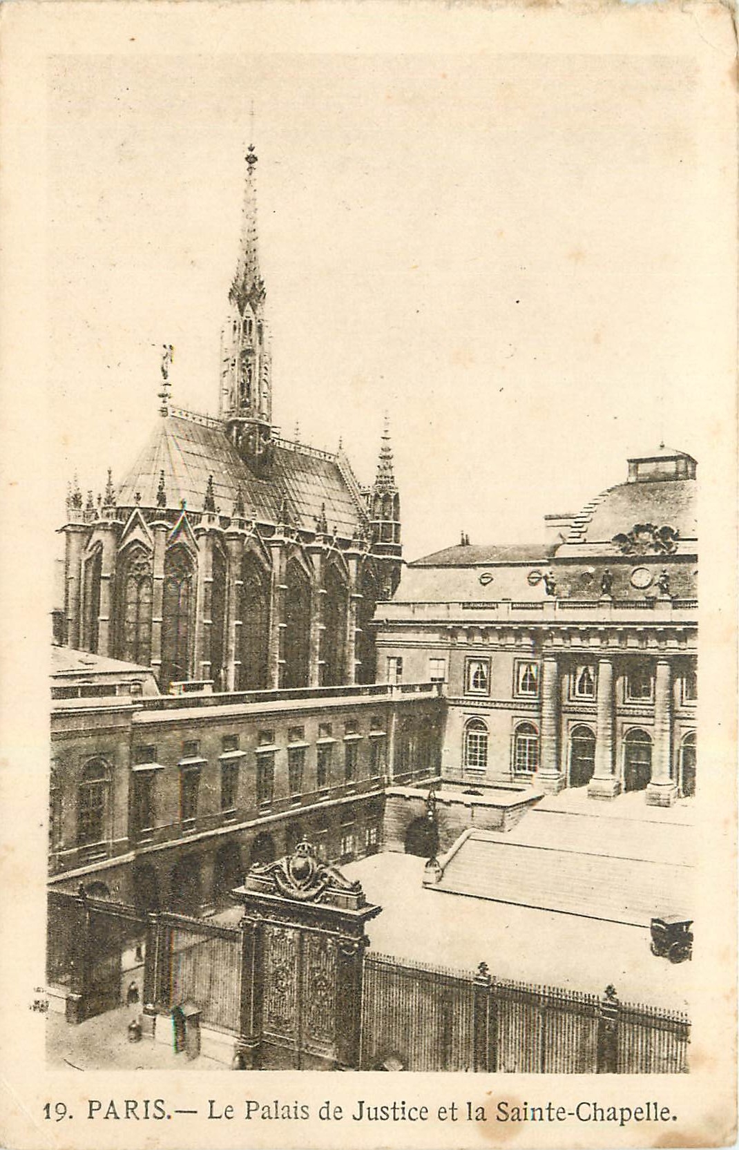 CPA Paris Le Palais de Justice et la Sainte Chapelle 