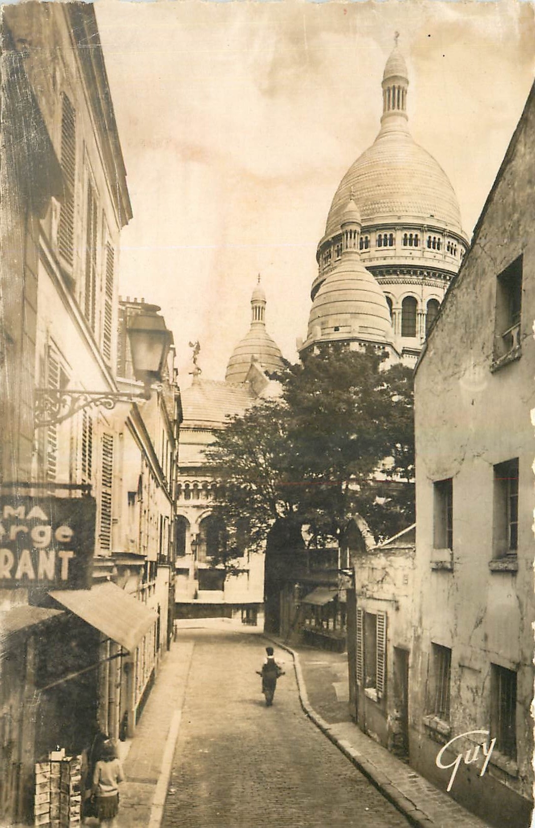 CPA Paris et ses Merveilles Rue du Chevalier de la Barre et basilique du Sacre Coeur a Montmartre 