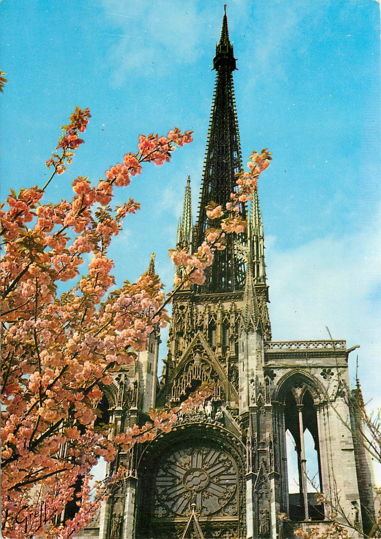 CPM En Normandie Rouen Seine Maritime La fleche de la Cathedrale La plus haute de France 