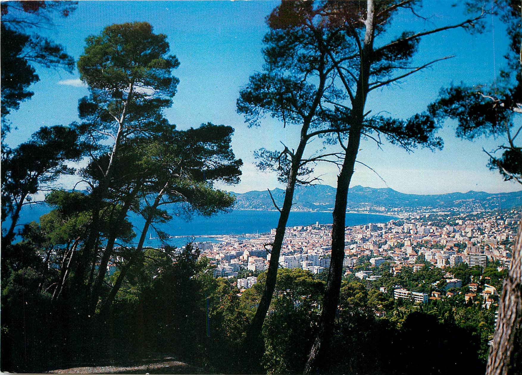 CPM La Cote d'Azur Cannes A M La Ville et l'Esterel vus de Super Cannes 