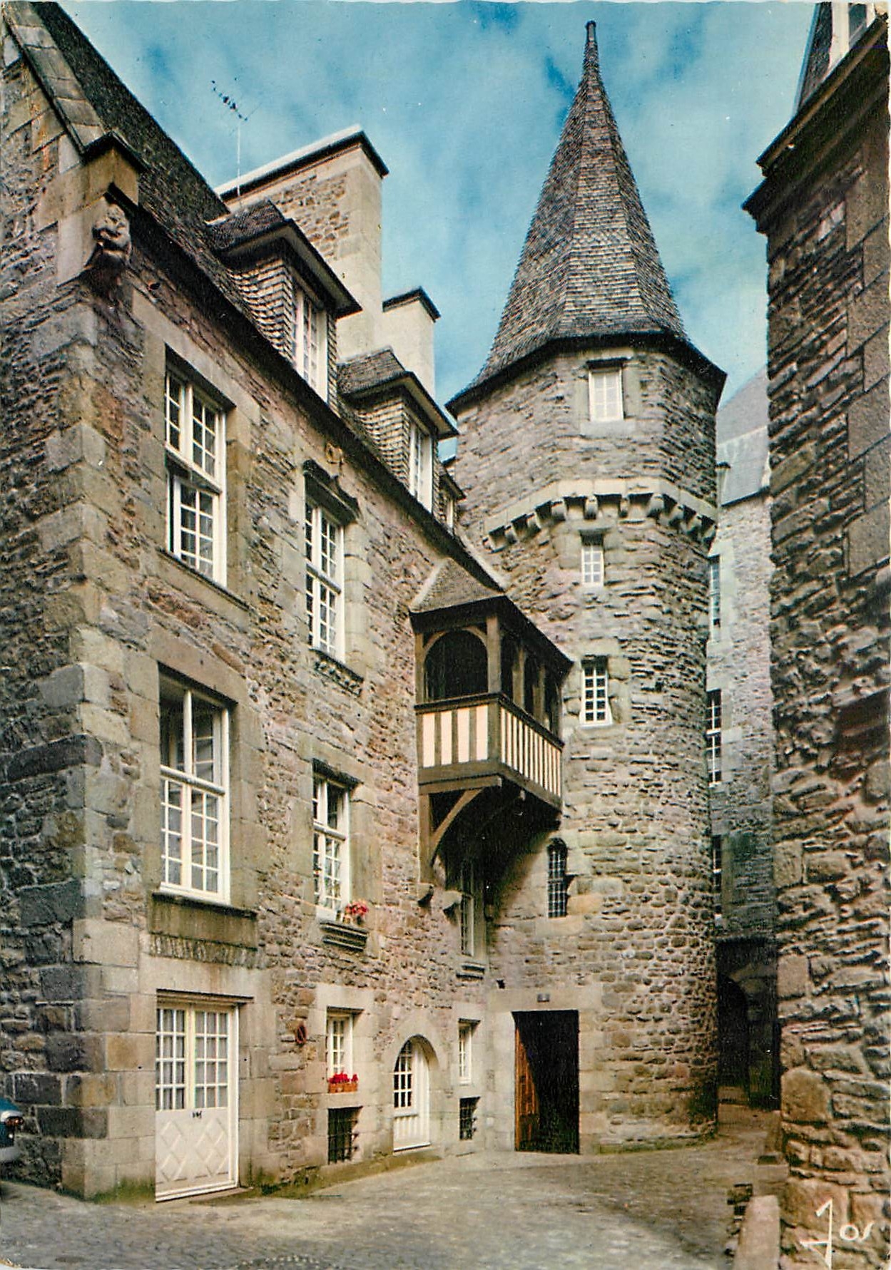 Saint-Malo (Il-et-V.) — Cour de la Houssaye, maison de la Duchesse Anne — Éditions d'Art de la Bretagne