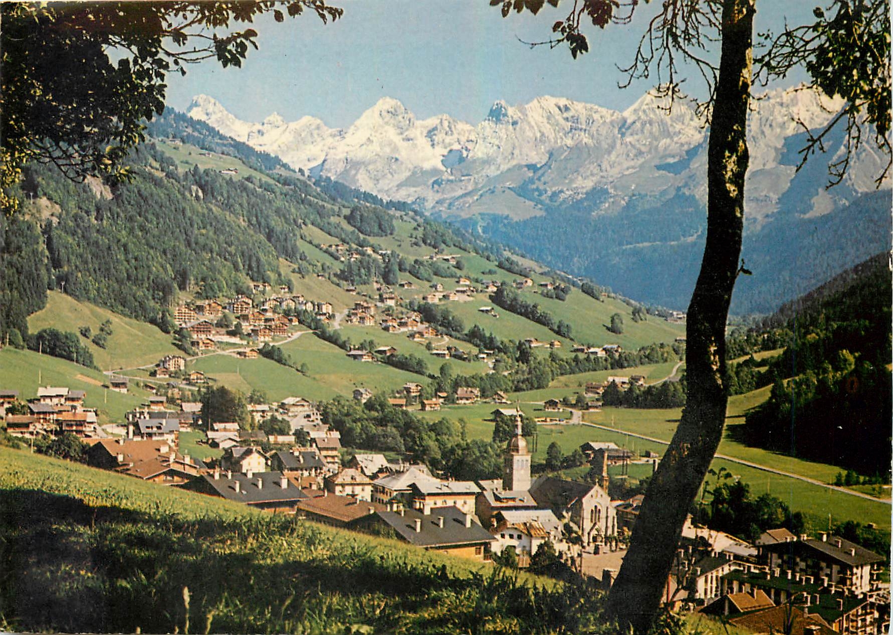 Le Grand-Bornand (Haute-Savoie) — Vue générale et la chaîne des Aravis — Éditions Gil, n° G 849