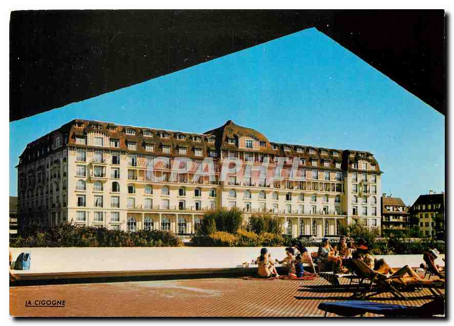 CPM Normandie Trance Deauville La Plage Fleurie Vue de la Piscine le Royal Hotel 