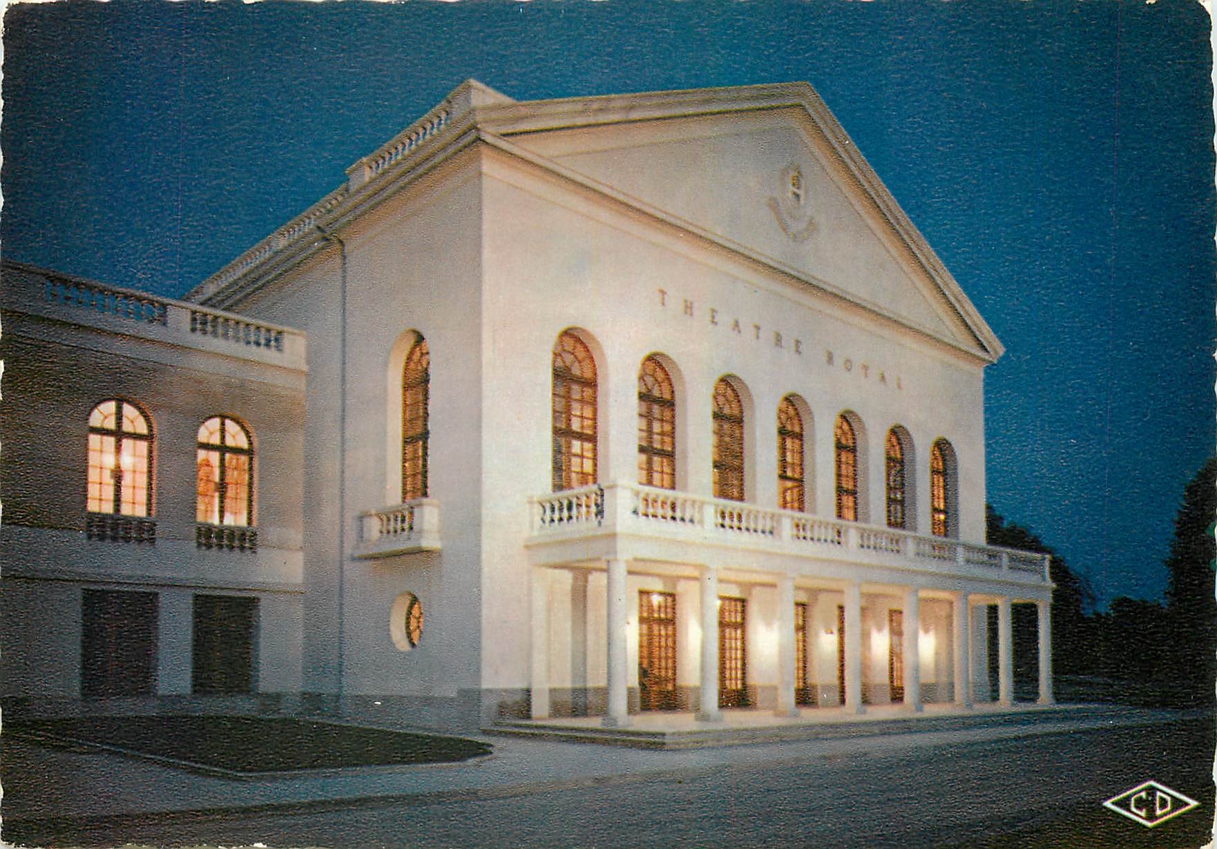 CPM Forges les Eaux Seine Maritime Station Thermale Le Casino Theatre la nuit 