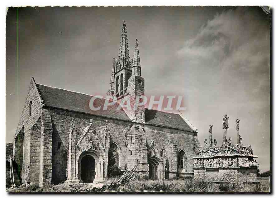 CPM Chapelle de n D de Tronoen Finistere et le Calvaire Ce Calvaire est le plus ancien de Bratagne 