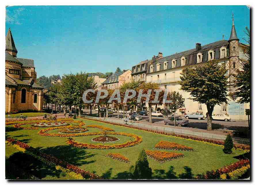 CPM L'Auvergne touristique La Bourboule Square Gallieni 
