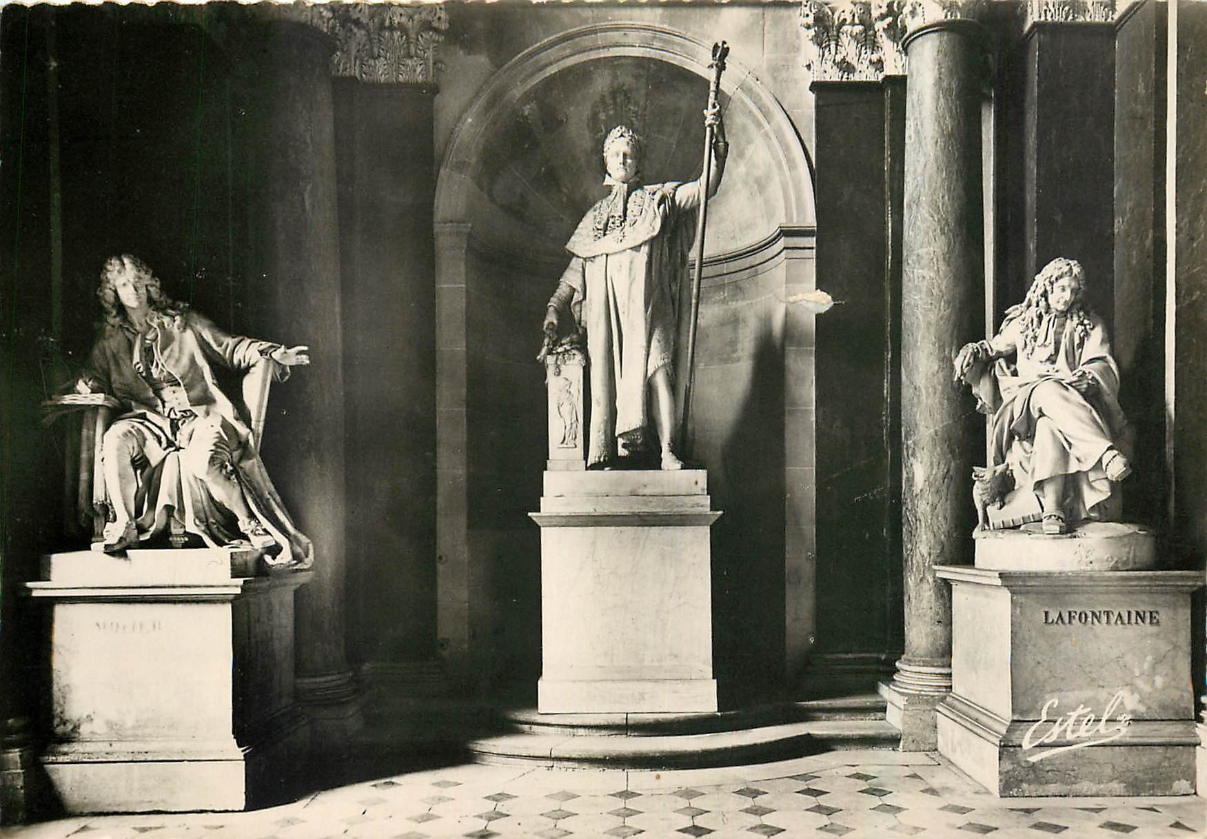CPM L'Institut de France Vestibule de la Coupole statues de Napoleon la Fontaine et Moliere 