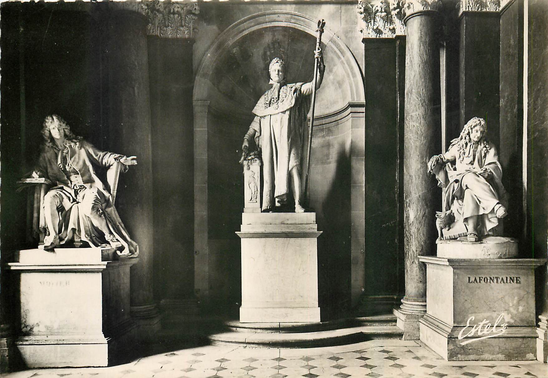 CPM L'Institut de France Vestibule de la Coupole statues de Napoleon la Fontaine et Moliere 