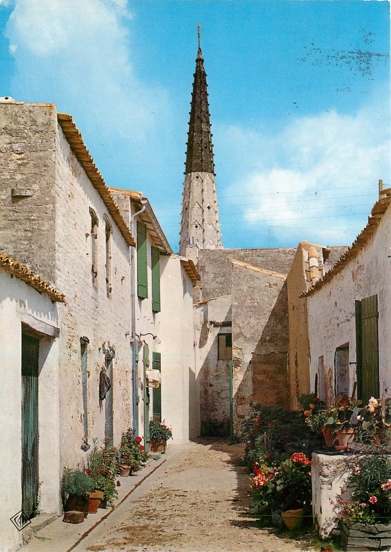 CPM Ars en Re Ile de Re Ruelle fleurie 