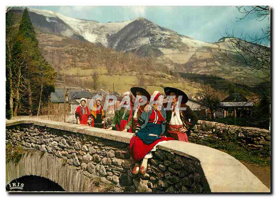 CPM Folklore en Ariege Vallee de Biros Sentein sur le vieux pont 