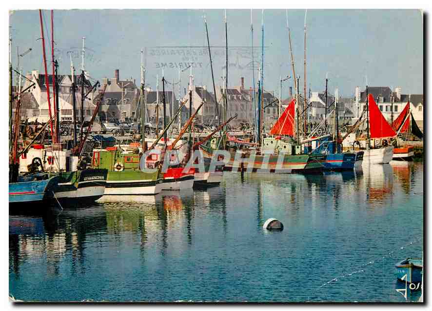 CPM La Bretagne en Couleurs Saint Guenole Penmarch Finistere Bateaux de peche a quai 