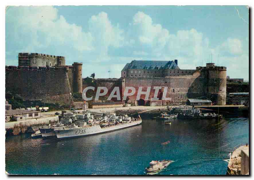CPM La Bretagne en Couleurs Brest Le vieux château Penfeld a l'entree de l'arsenal Bateau