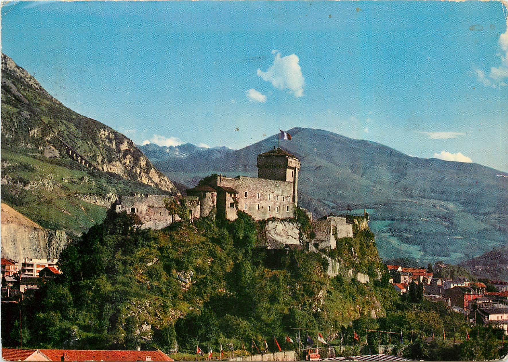 CPM Nos Belles Pyrenees Lourdes Hautes Pyrenees Le Chateau Fort 