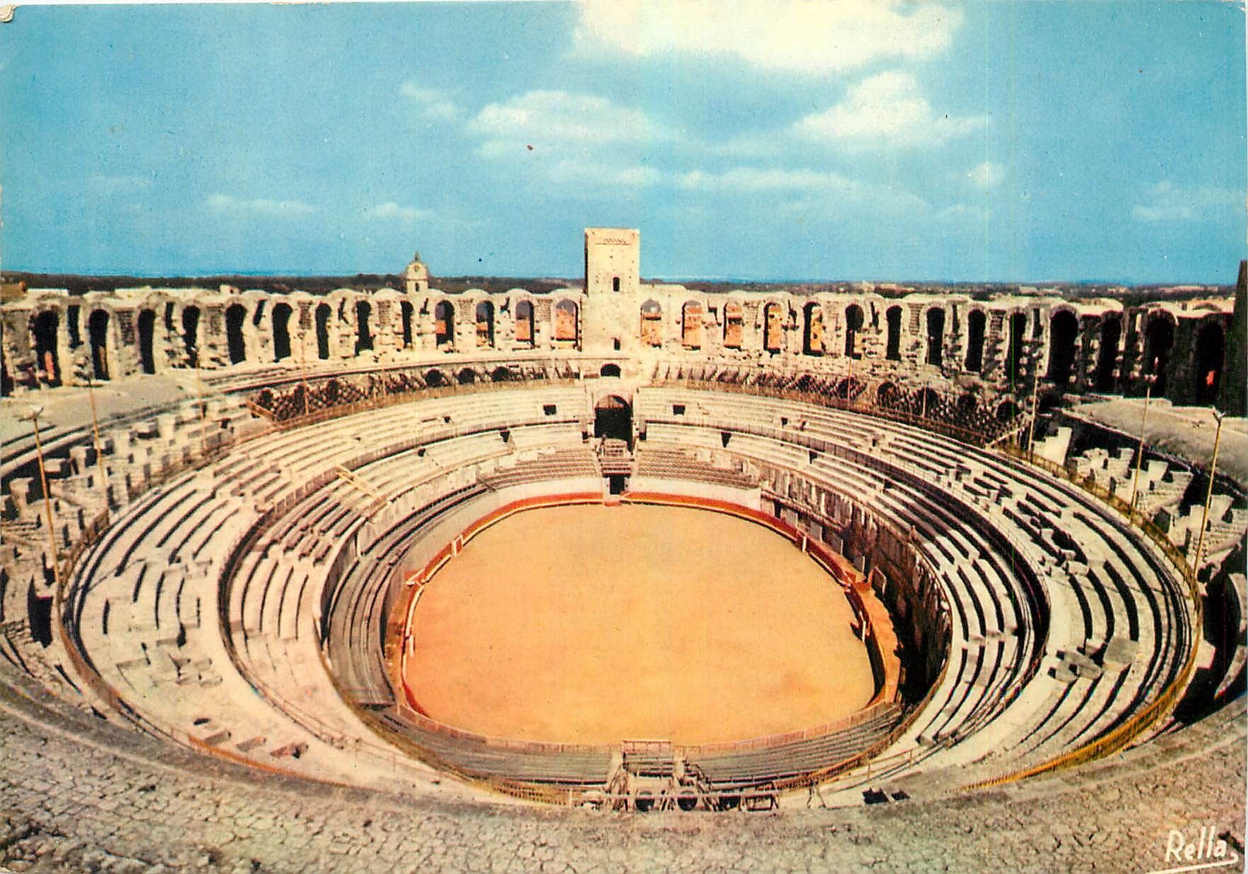 CPM La Provence Arles B du R Vue interieure des Arenes 