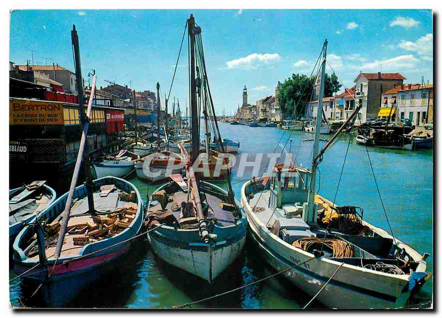 CPM Le Grau du Roi Gard Porte de la Camargue Le Canal Bateaux de peche