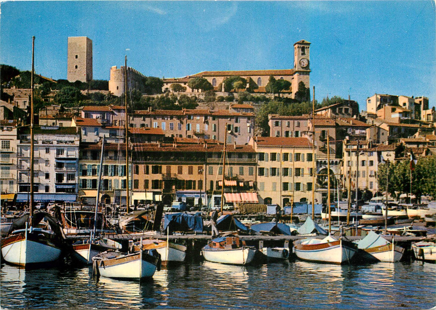 CPM Cannes Un coin du Port le Quai St Pierre et le Suquet 