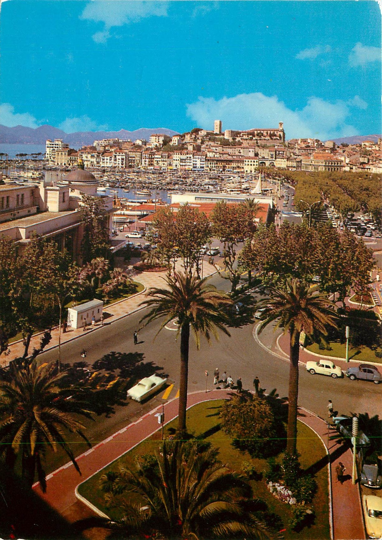 CPM Cannes Vue generale sur le Port et le Suquet 