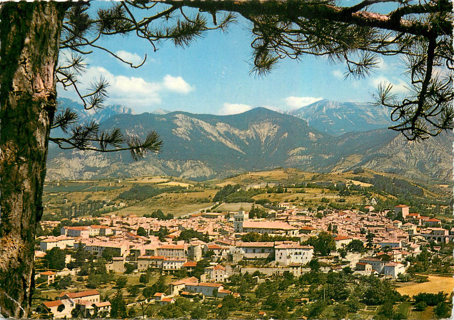 CPM Die Drome La ville dans son cadre des montagnes 