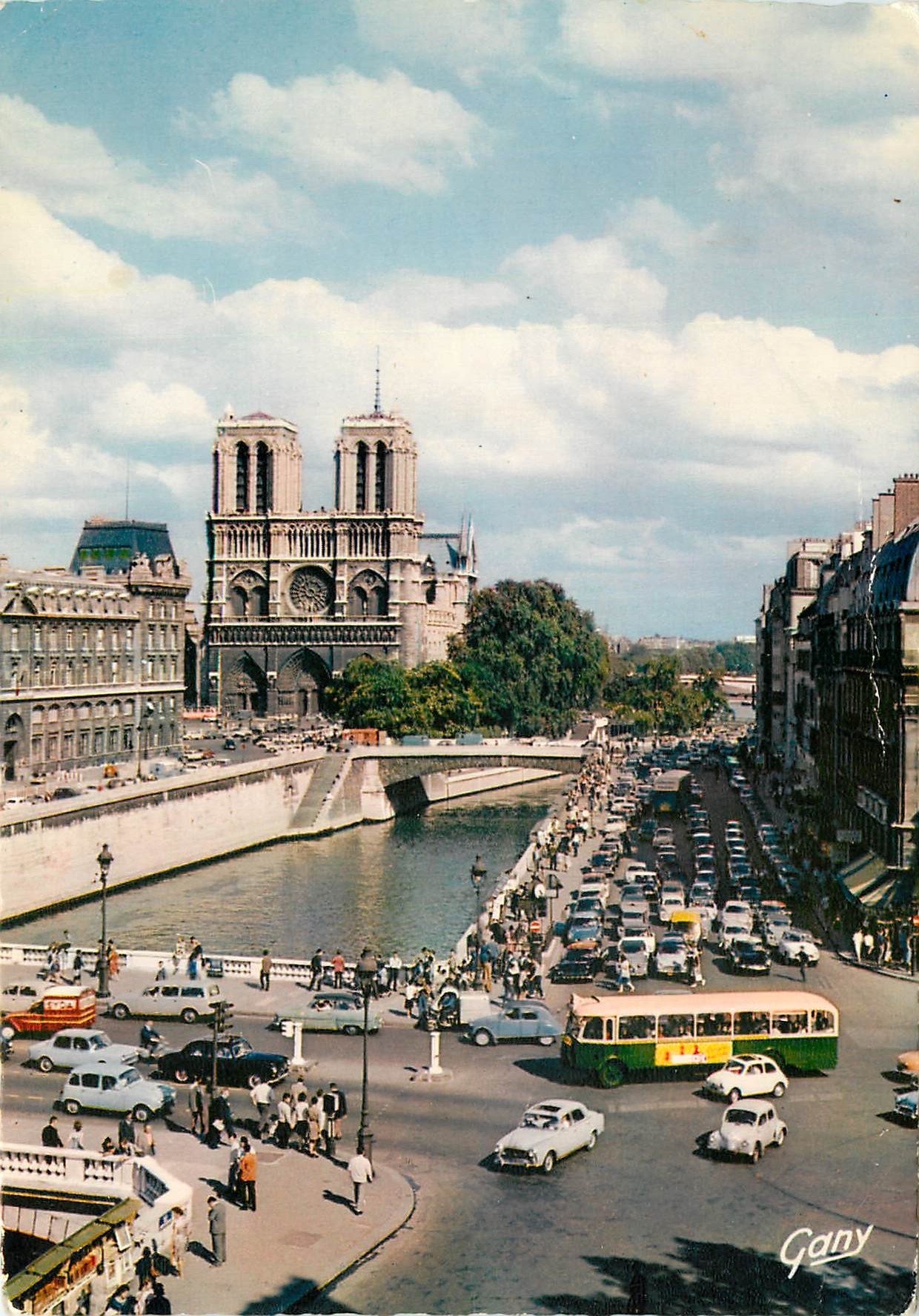 CPM Paris Notre Dame et la Seine 