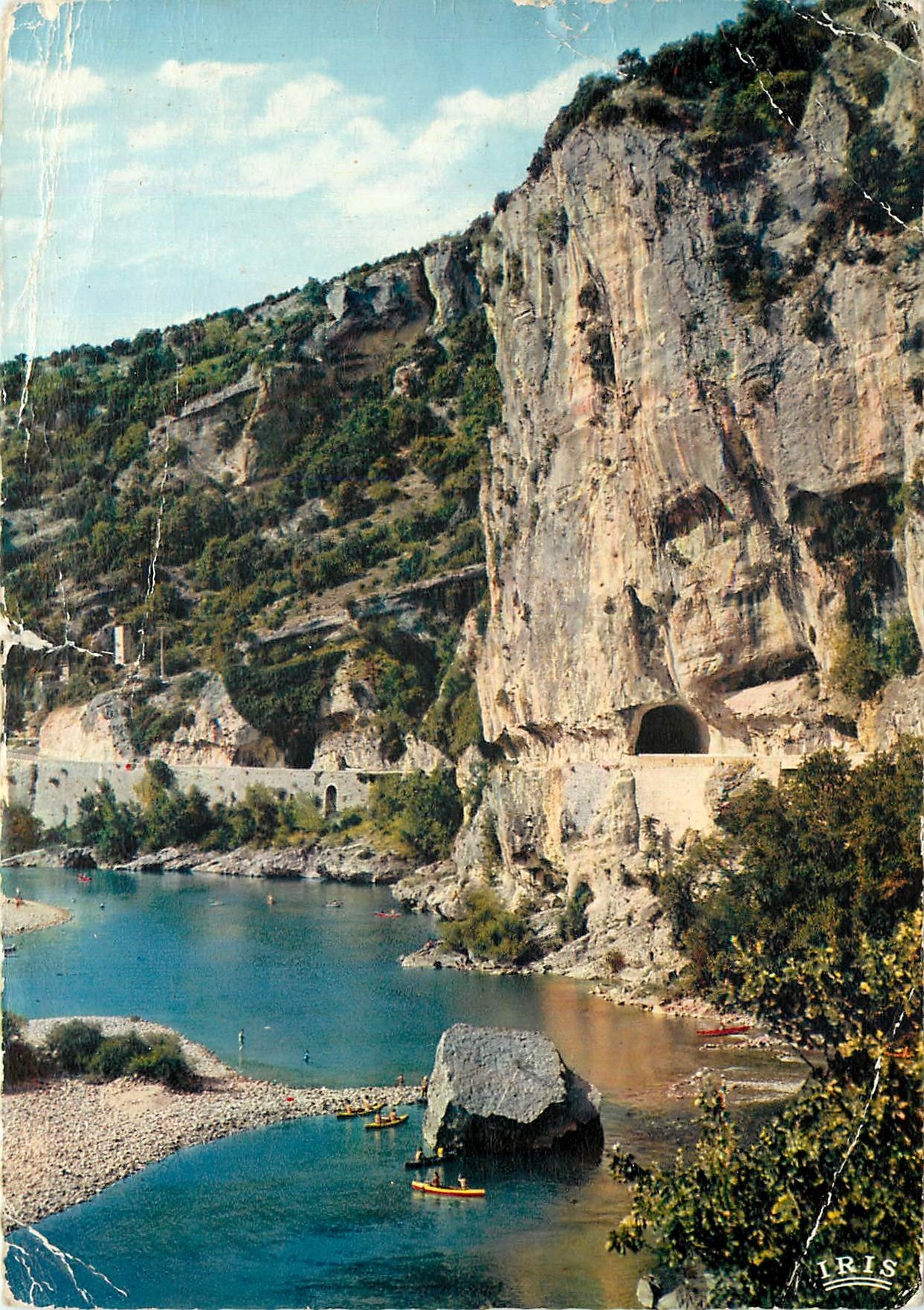 CPM Ardeche Pittoresque Les Gorges entre Vallon et Pont d'Arc 