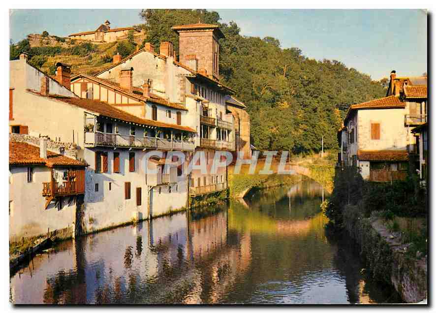 CPM Le Pays Basque Saint Jean Pied de Port Vieilles maisons pittoresques et l'Eglise Le Pont d'Espag