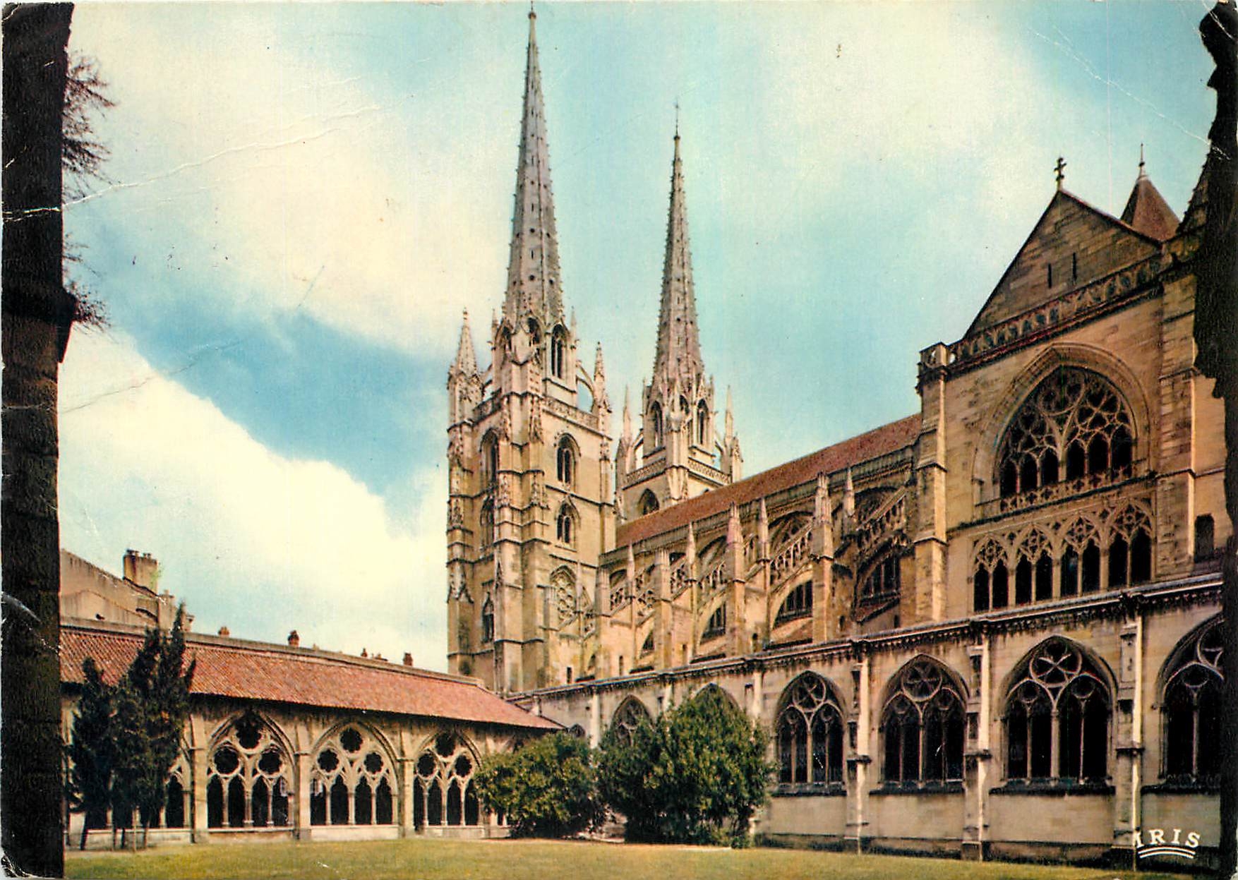 CPM Bayonne Porte du Pays Basque La cathedrale Sainte Marie et le Cloitre 