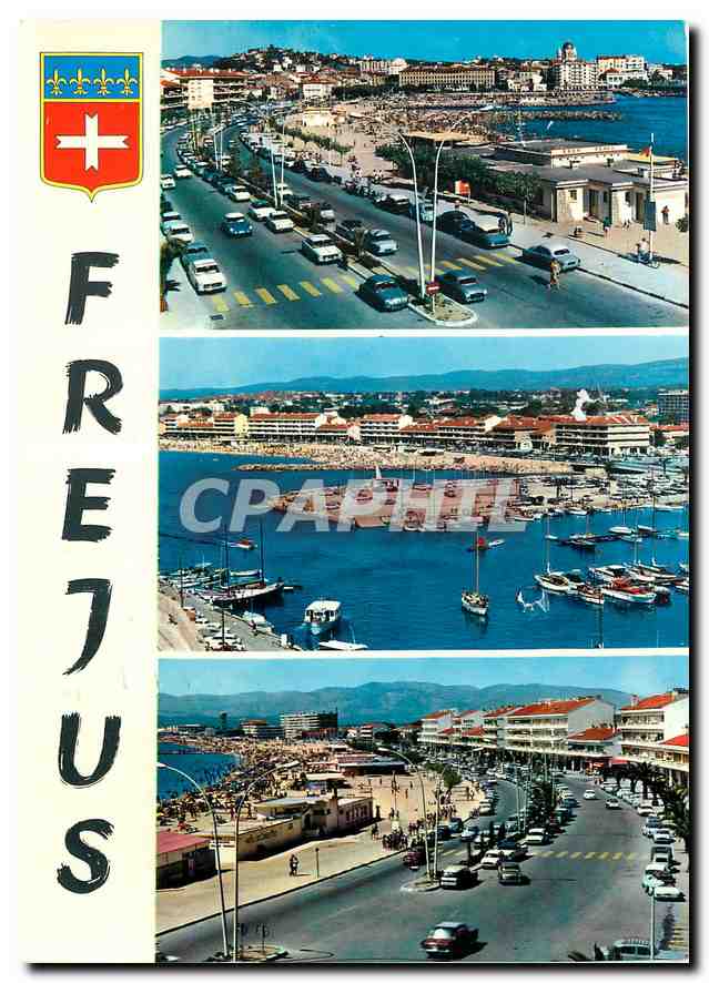 CPM La Cote d'Azur Frejus Var La plage et le Boulevard de la Liberation Le Port 