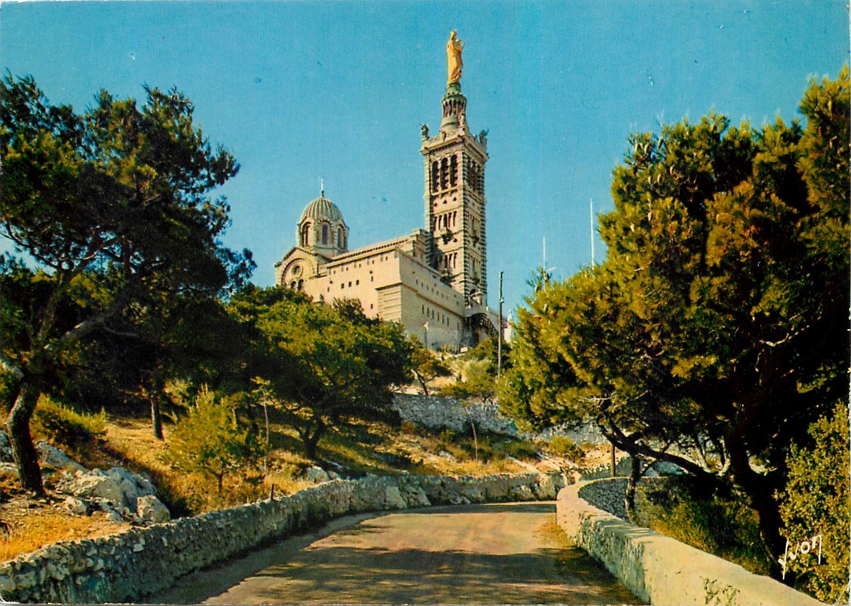 CPM Basilique Notre Dame de la Garde Marseille Bouches du Rhone L'Arrivee a Notre Dame de la Garde 