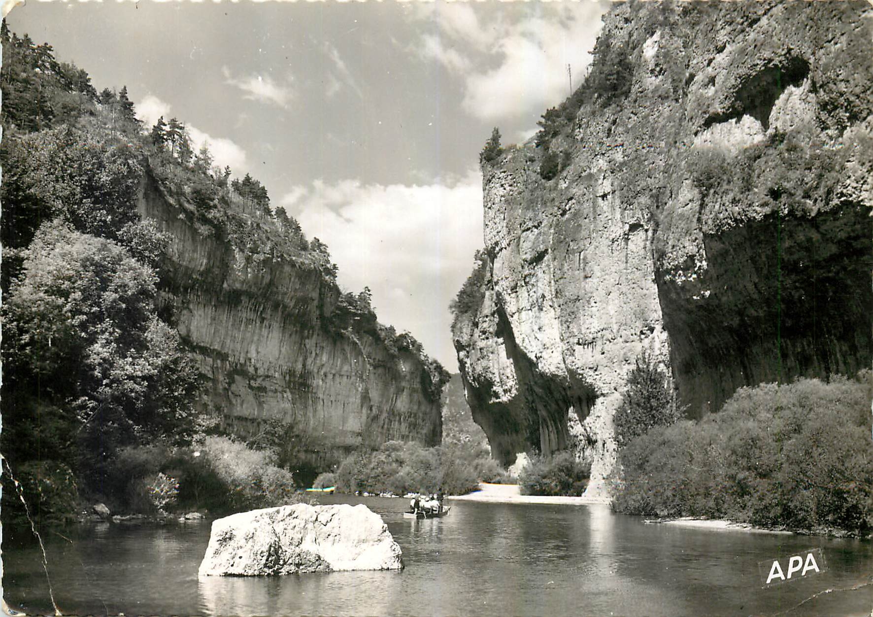 CPM En Parcourant les Gorges du Tarn Les Detroits 