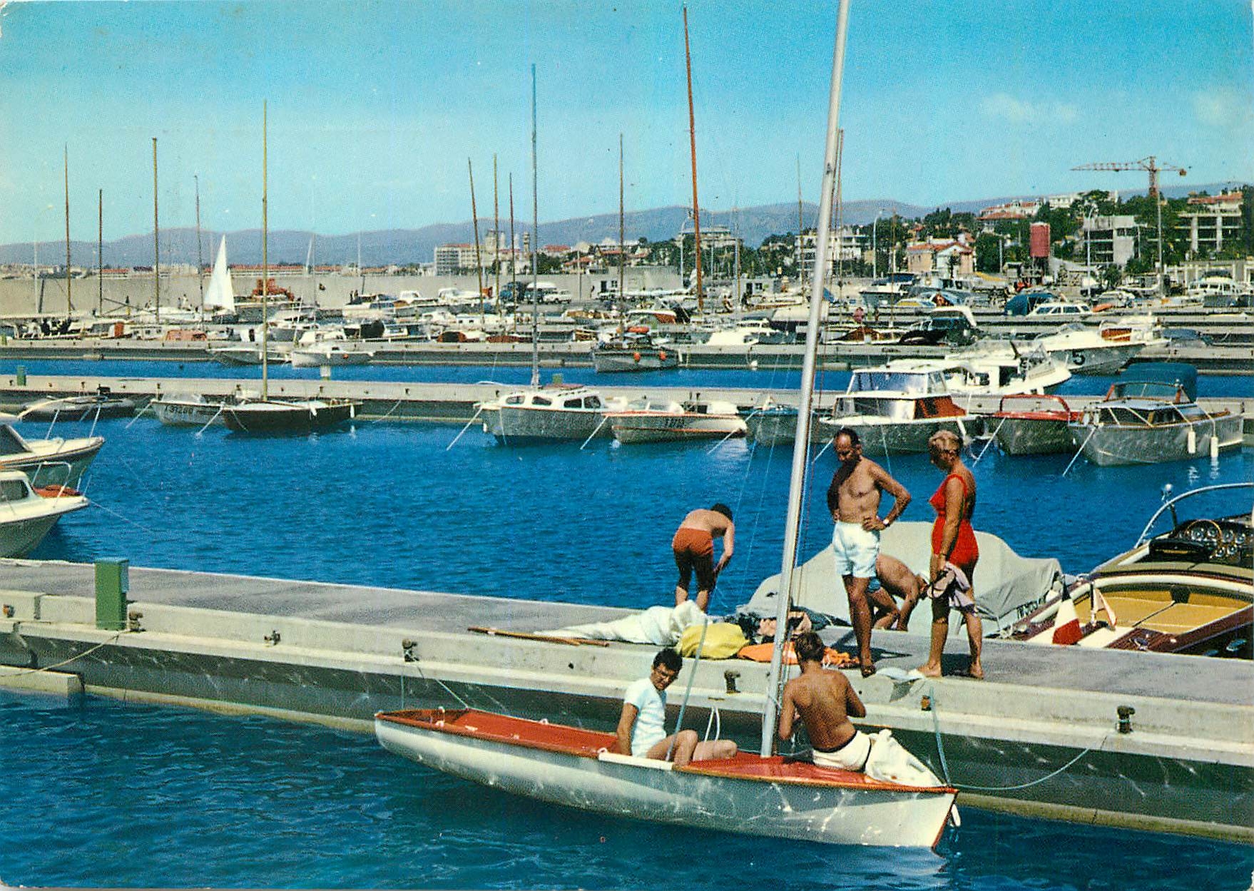 CPM La Cote d'Azur Saint Raphael Var Le nouveau Port 