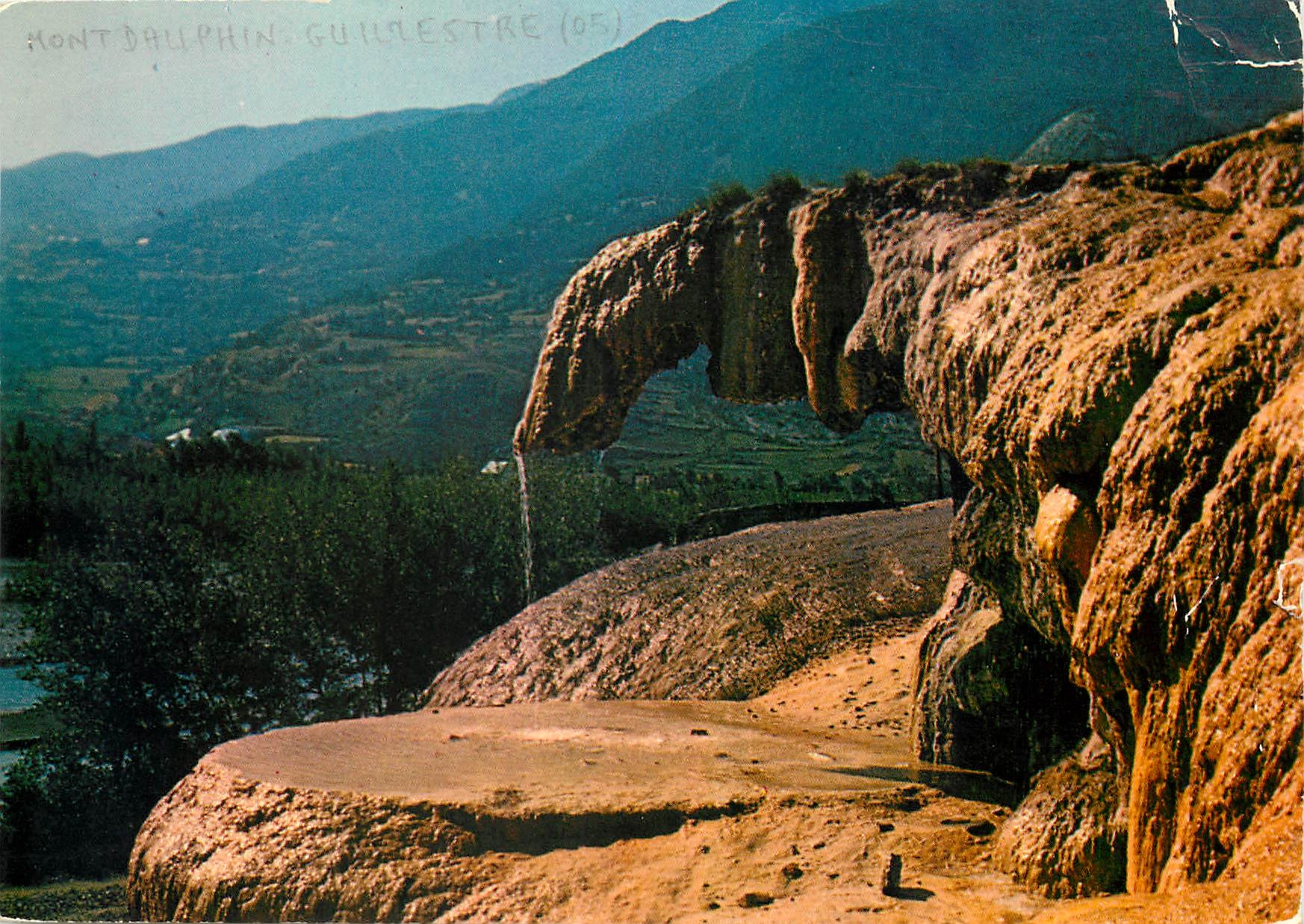 CPM Les Alpes Pittoresque Environs de Montdauphin Guillestre La fontaine petrifiante de Reotier 
