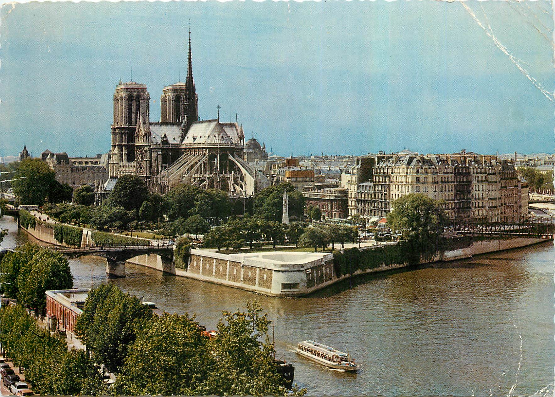 CPM Paris Notre Dame de Paris et l'Ile de la Cite 