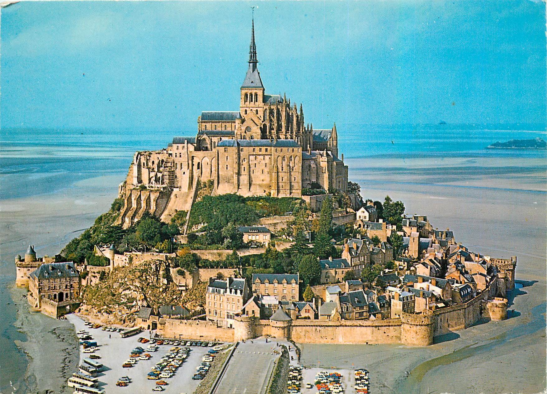 CPM Le Mont Saint Michel Manche Vue aerienne 