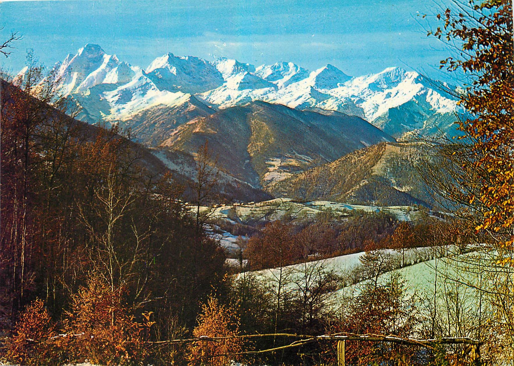CPM Sites Pyrenees La chaine des Pyrenees a gauche le Montvalier 