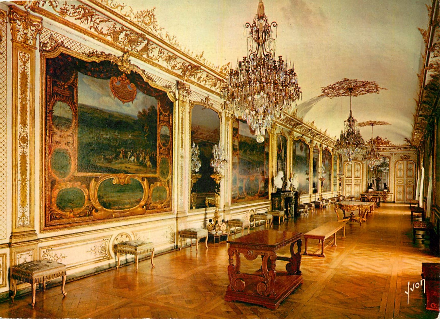 CPM Couleurs et Lumiere de France Chateau de Chantilly Oise Galerie des Actions 