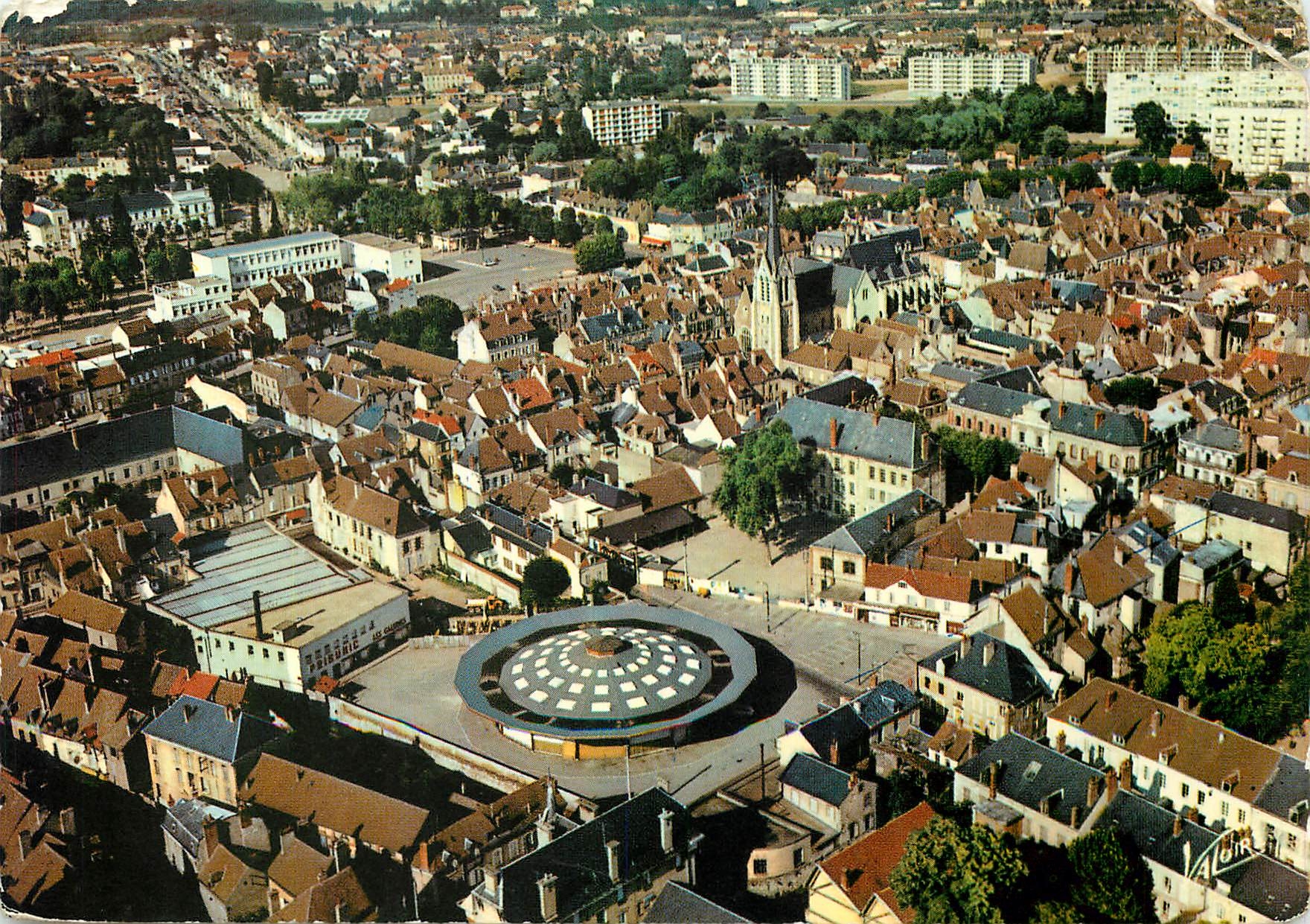 CPM l'Orleanais Montargis Loiret l'eglise de la Madeleine et son quartier
