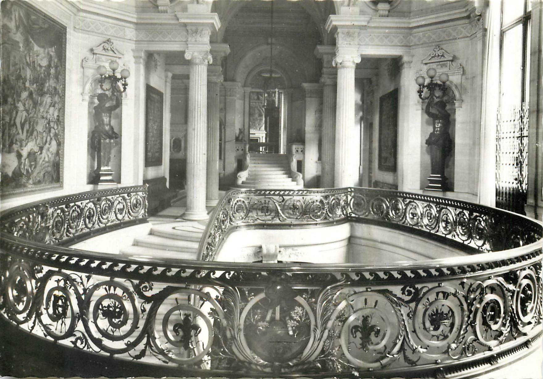CPM Chateau de Chantilly Oise Rampe de l'Escalier d'Honneur 