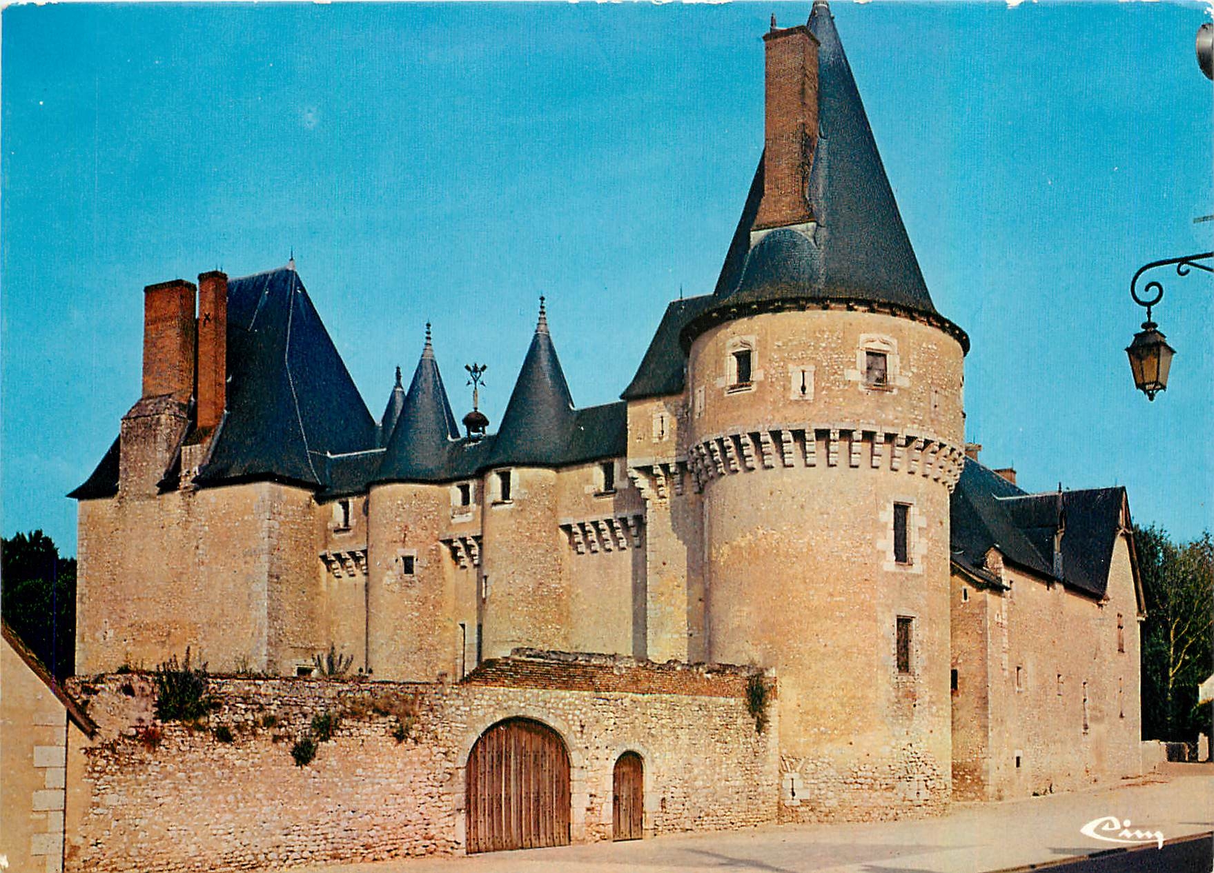 CPM Fougere sur Bievre L et Ch Le Chateau 