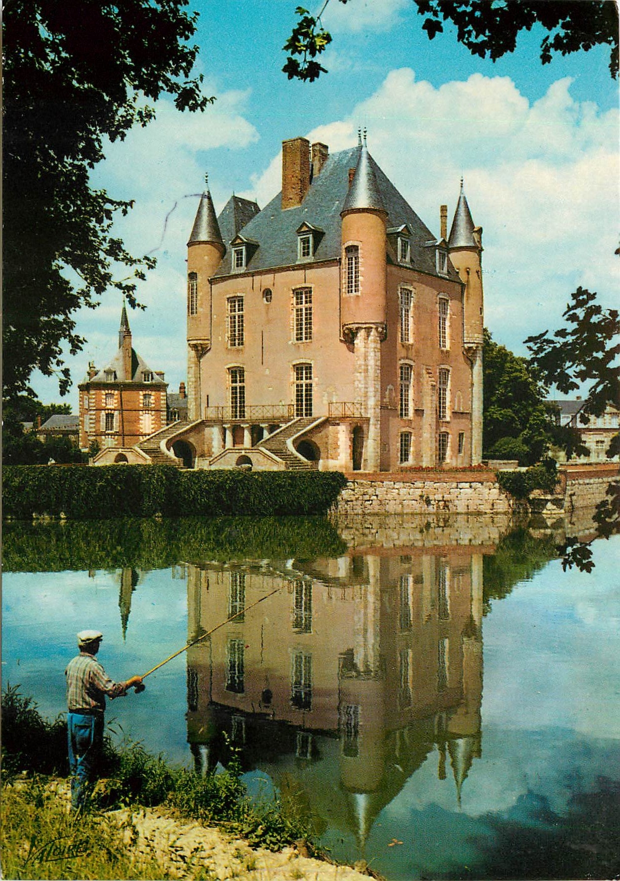 CPM Le Gatinais Bellegarde du Loiret Loiret Le Chateau monument historique 