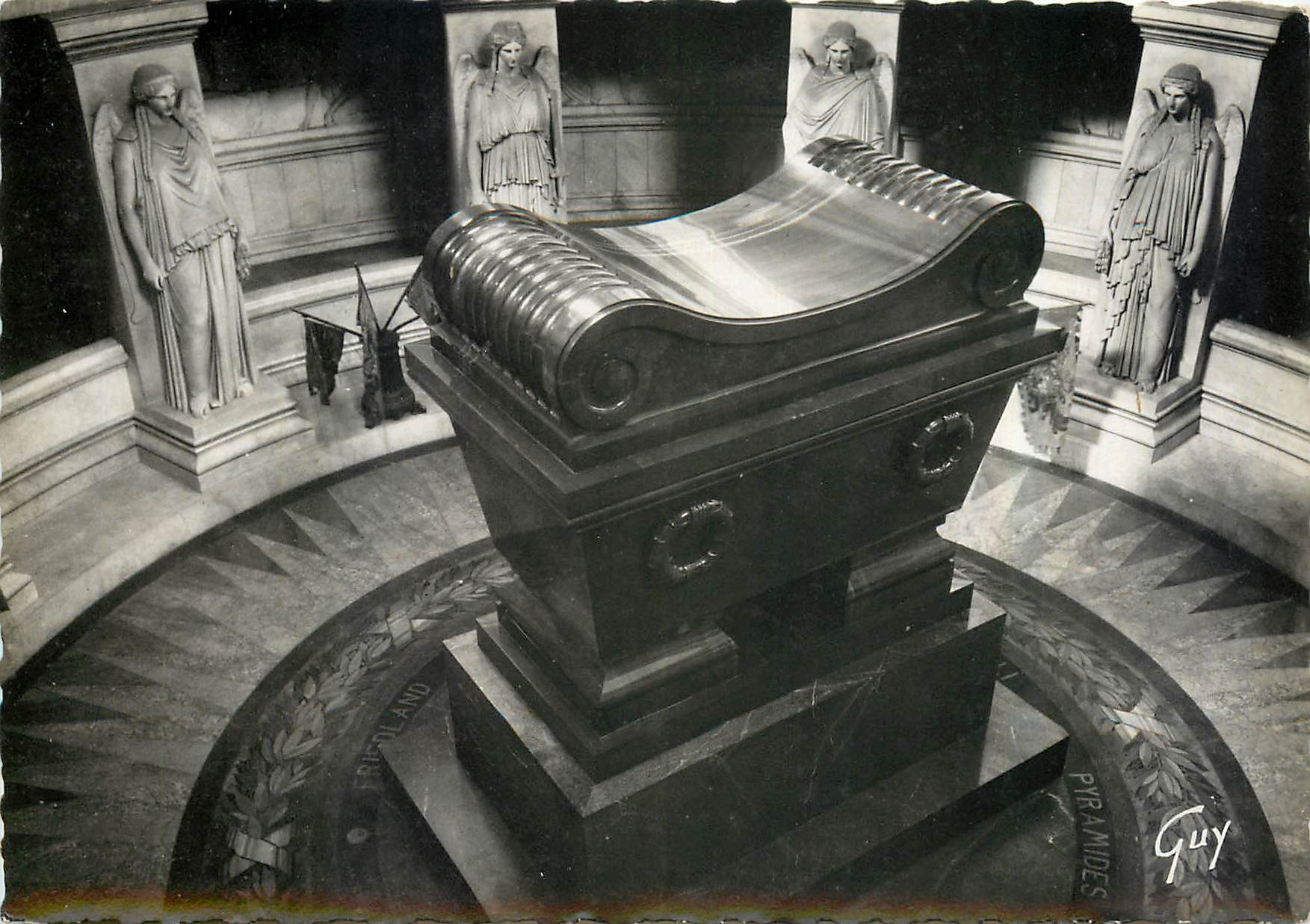 CPM Paris et ses Merveilles Le tombeau de Napoleon I aux Invalides 