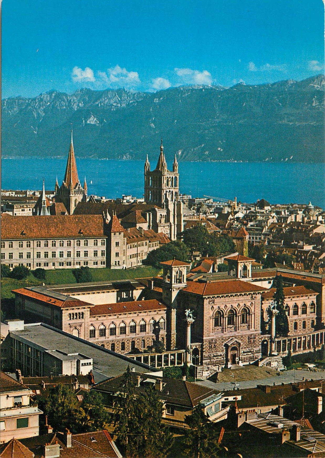 CPM Lausanne vue generale Palais de Rumine la Cathedrale et les Alpes de Savoie 