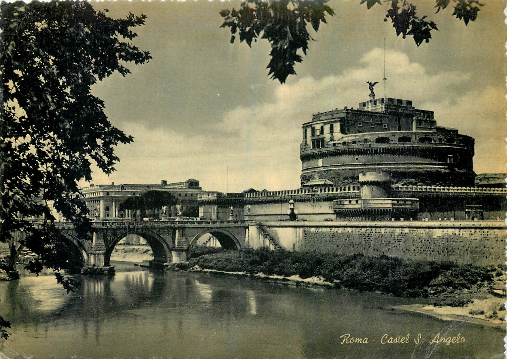 CPM Roma Pont et chateau Saint Ange 