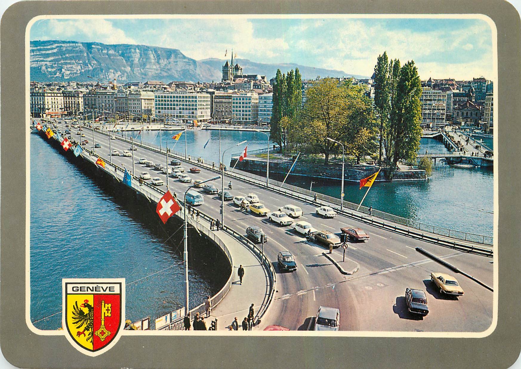 CPM Geneve Pont du Mt Blanc Rousseau et le Cathedrale 