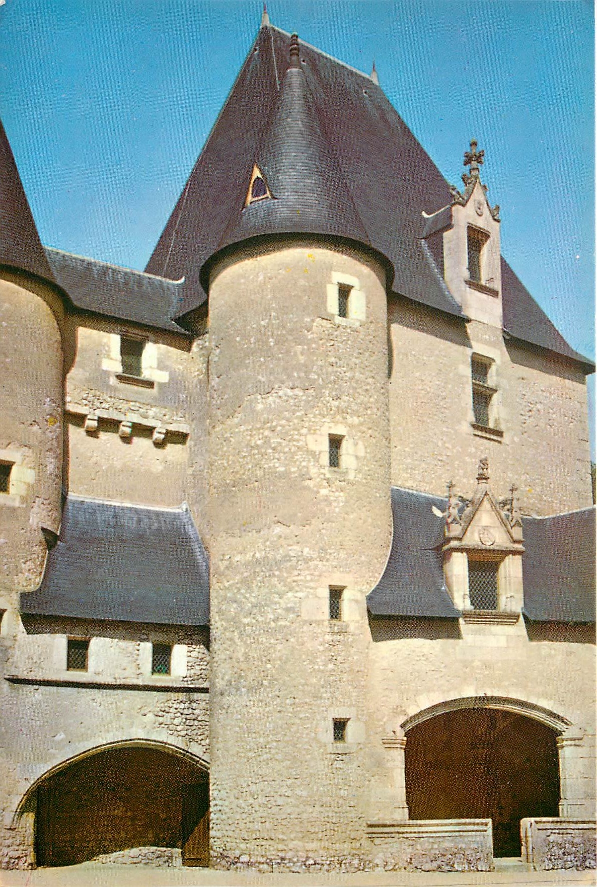 CPM Fourgeres sur Bievre Loire et Cher Entree du chateau 