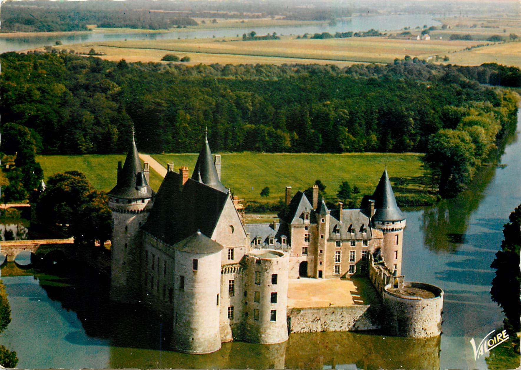 CPM Les Merveilles du Val de Loire Sully sur Loire Loiret Le chateau Vue aerienne 